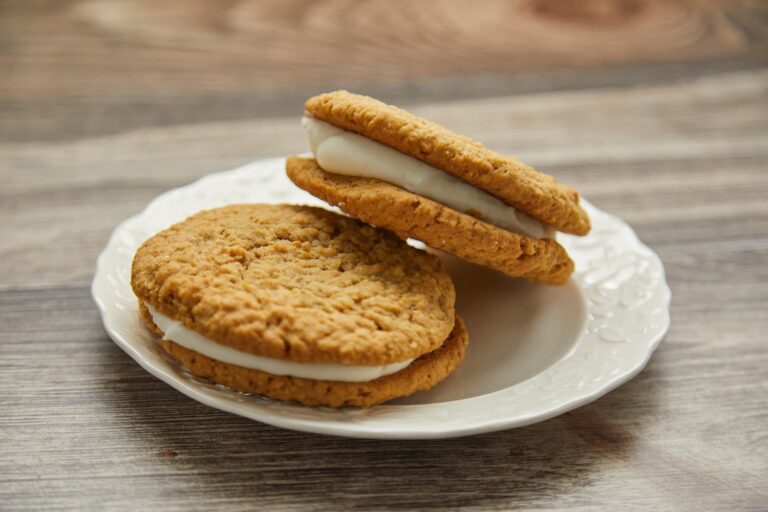 oatmeal sandwich cookie